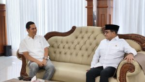 Sekda Aceh, M. Nasir, SIP, MPA, di dampingi asisten pemerintah setda aceh & SKPA terkait menyambut kedatangan Menteri Ekonomi Kreatif Teuku Riefky Harsya, beserta rombongan, di Ruang VIP Bandara SIM, Selasa (24/2/2026)