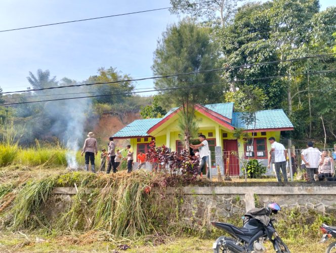 
					Ramadhan Penuh Kepedulian, Polsek Celala Pulihkan Polindes Ramung Ara Pascabencana
